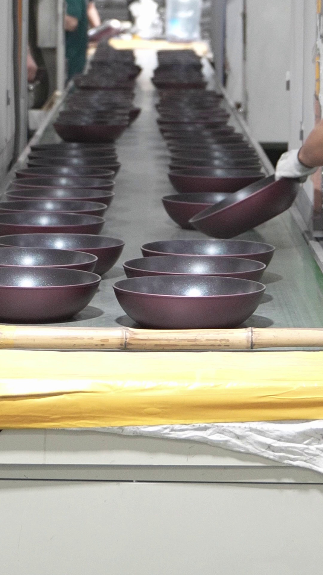 Cookware on the YOUME production line